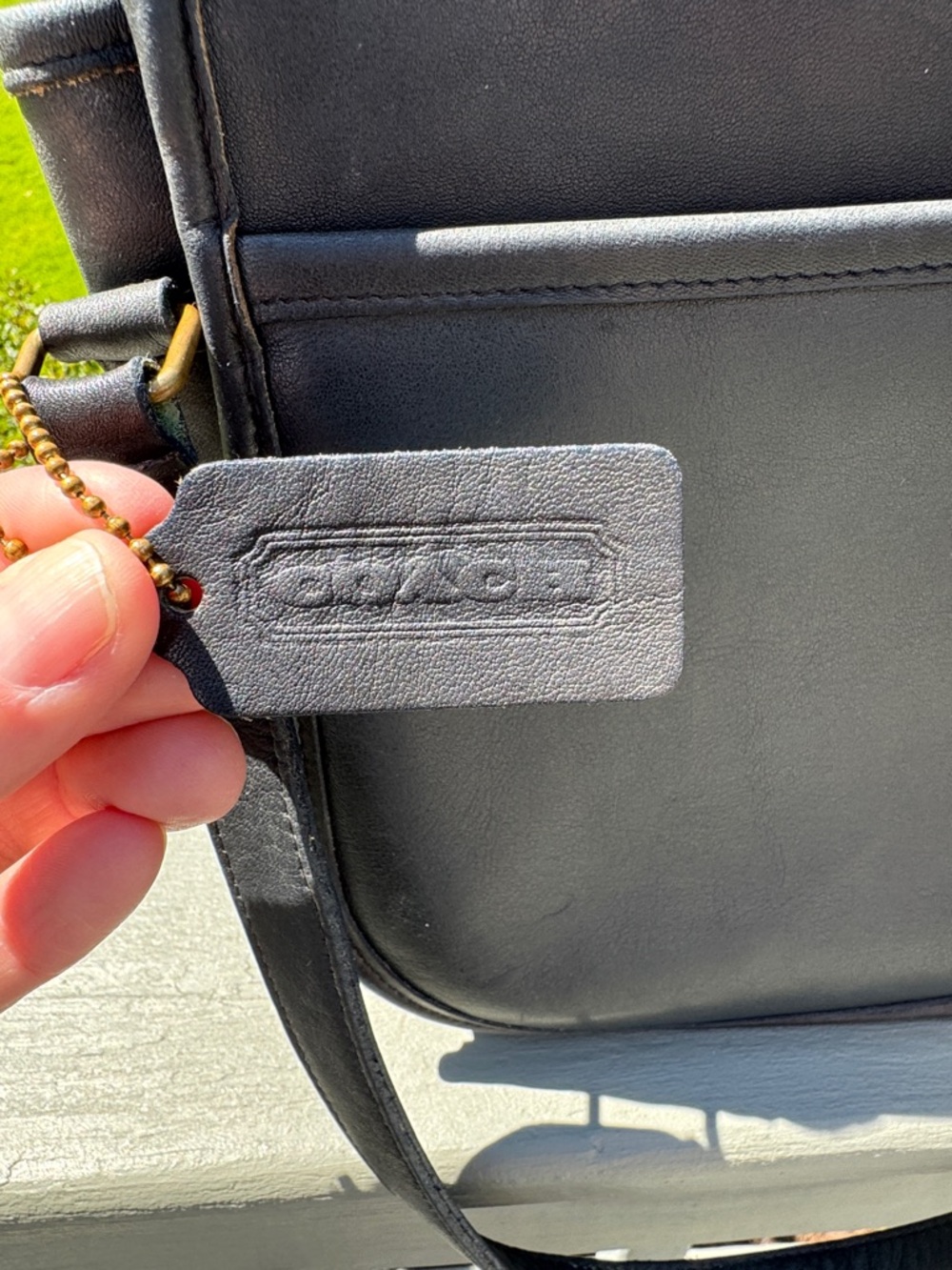 Vintage 1994 Coach City Bag Black Leather Shoulder Bag with Gold Turnlock - Picture 3 of 11